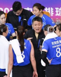 MK体育登录入口-时隔25年再夺冠！上海女排3-0江苏女排，连赢两场2-1逆转捧杯